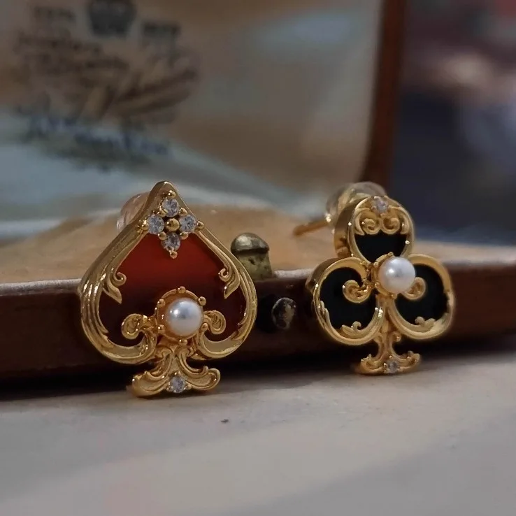 Vintage Palace Style Enamel Poker Heart Plum Blossom Brooches For Women Trendy Baroque Pearl Zircon Pin Jewelry Gift Party Decor