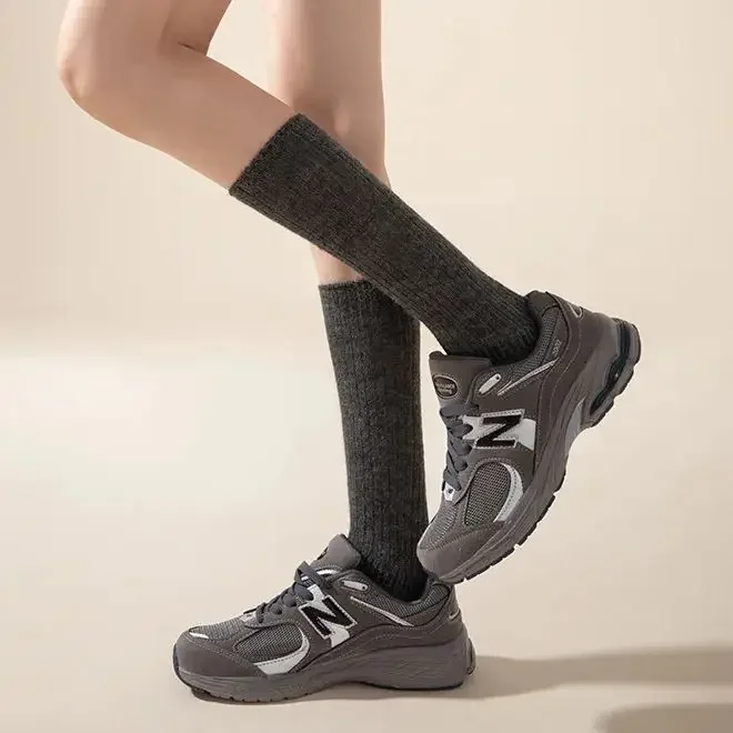 Weiche Wolle Lange Socken Frauen Herbst Winter Kaschmir Solide Strick Strumpf Dünne Beiläufige Kniehohe Flauschigen Warme Verdicken Mädchen Socken – Detail 4