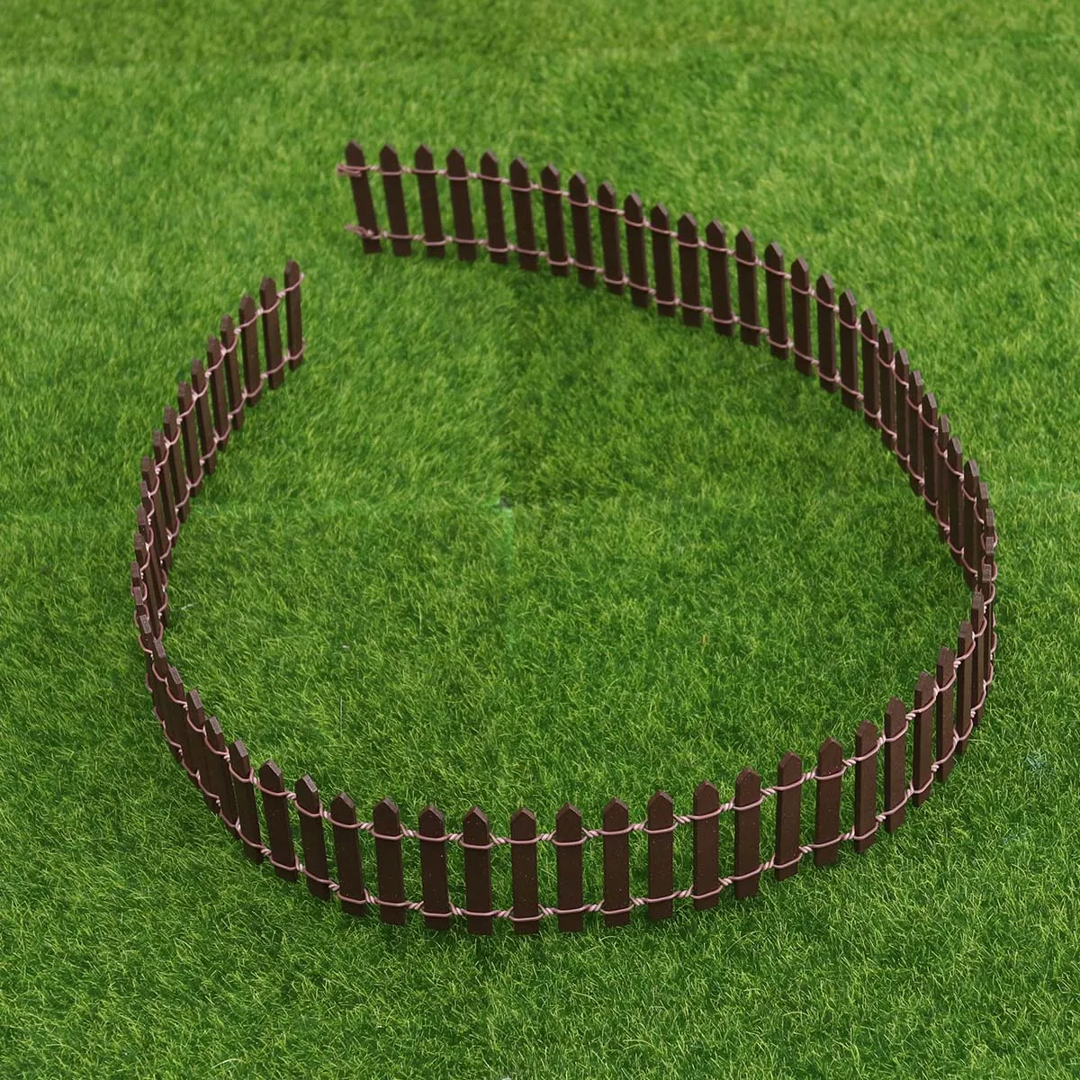 Miniaturowy płotek drewniany DIY mikro krajobraz do bajkowego ogrodu bonsai terrarium roślin doniczkowych zestaw do dekoracji rzemieślniczy realistyczny mini domek