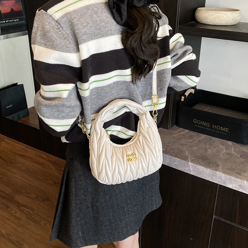 

High End Women Luxury Leather Elegant Fashion Shoulder Bag Designer Tote Handbag For Urban Daily Fashion And Lifestyle