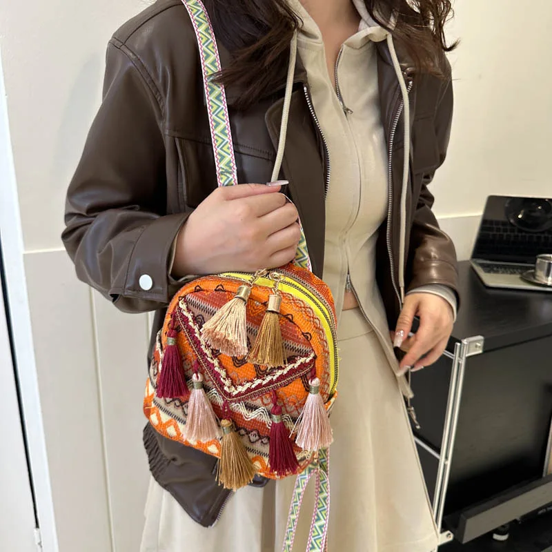 

Fashion Bohemian Ethnic Style Women's Straw Woven Shoulder Messenger Bag Retro Casual Tassel Bucket Bag Mini Backpack Women