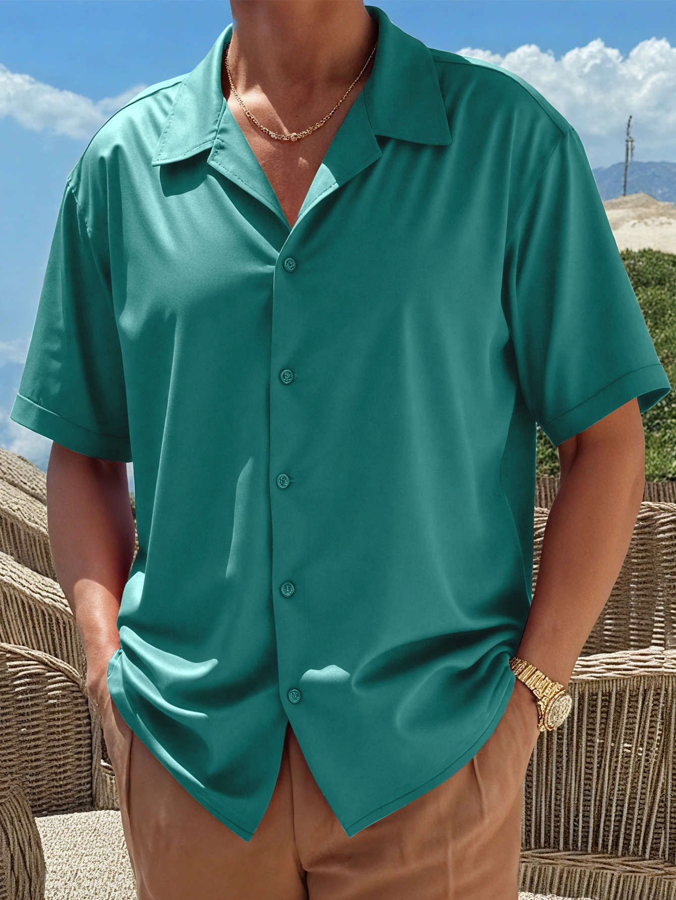 The 2025 summer hit fashion men's glossy solid-color ball shirt, high-quality business casual loose short-sleeved top