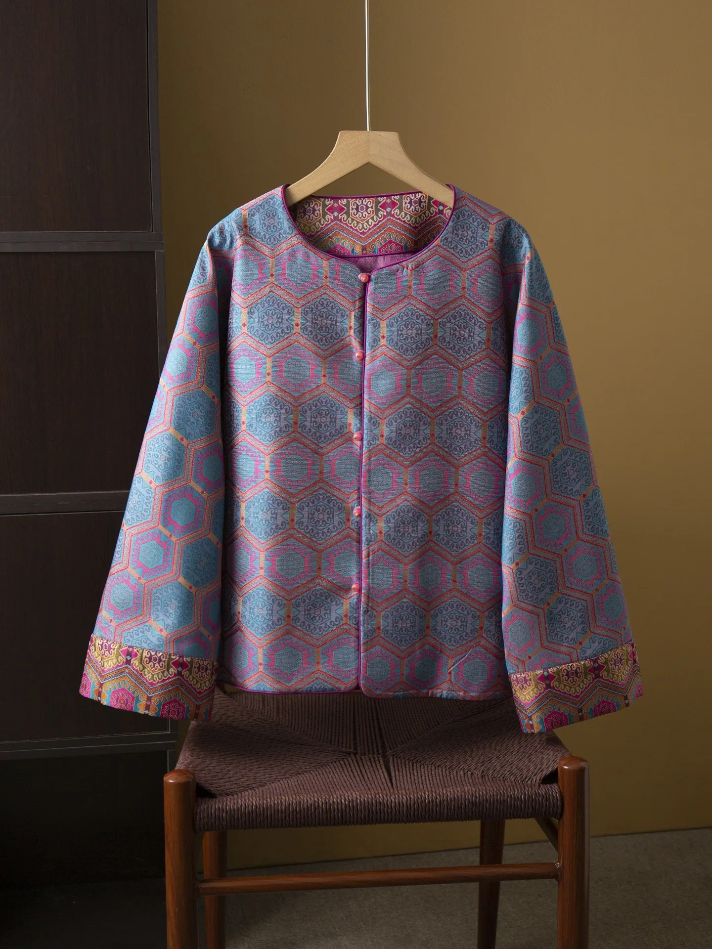 윈슬레터-100% 실크 우아한 코트, 리버시블 자카드 진주 단추, 여성 레트로 출퇴근 루즈 코트, 2025 겨울 신상 C5D209CC