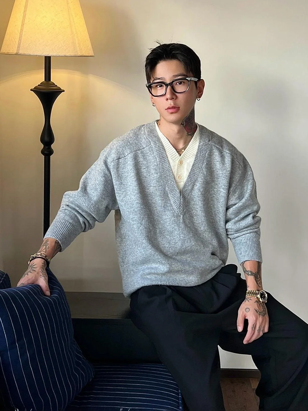 

Мужской вязаный свитер с v-образным вырезом, однотонный лоскутный дизайн, зимний повседневный длинный пуловер Sve Crew Ne, топ для пар