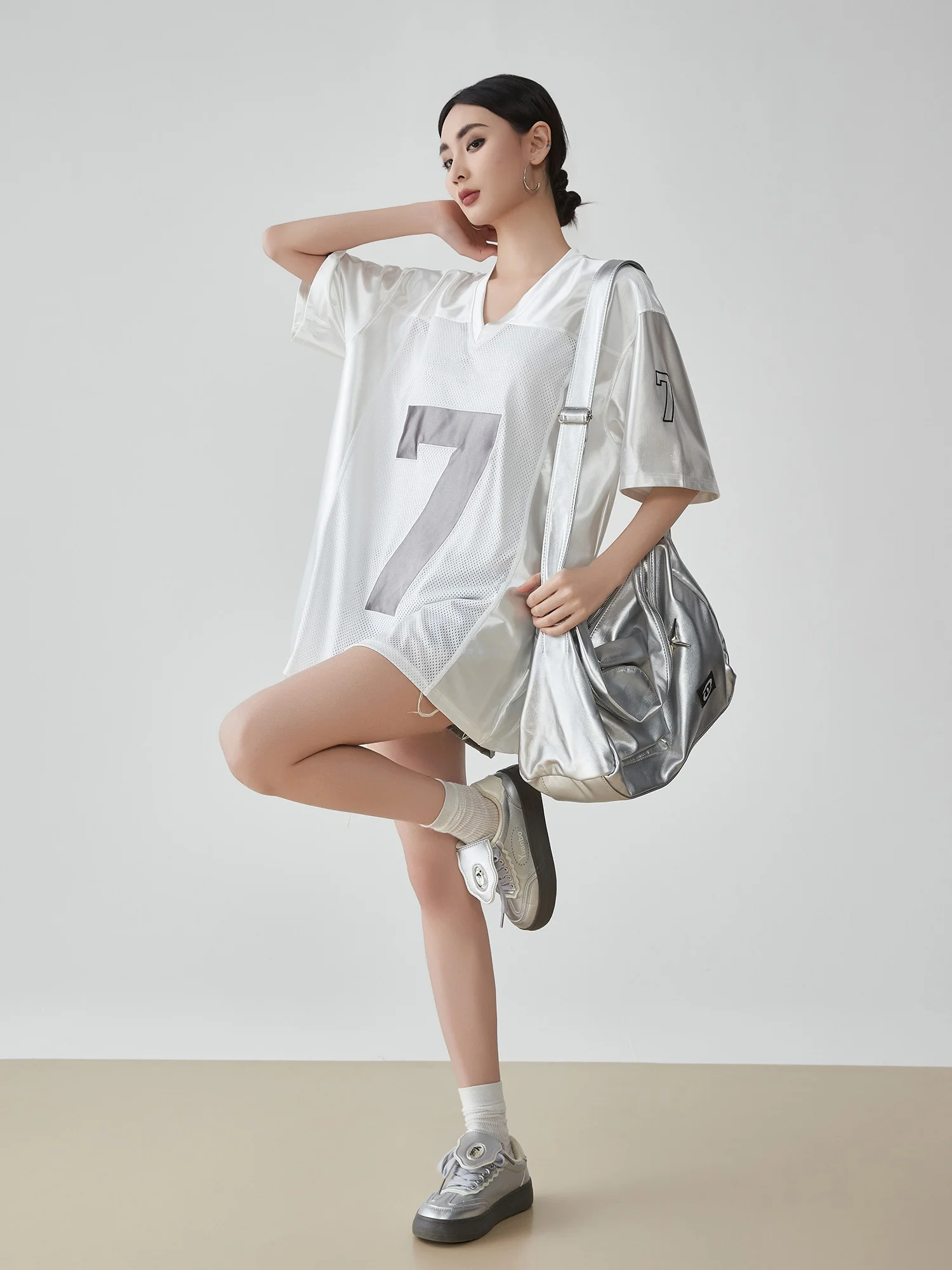 

White V-ne ort Sve T-irt Women's Loose Korean Sle Oversize Color Blo Drape Unique Top Trendy Polyester Summer