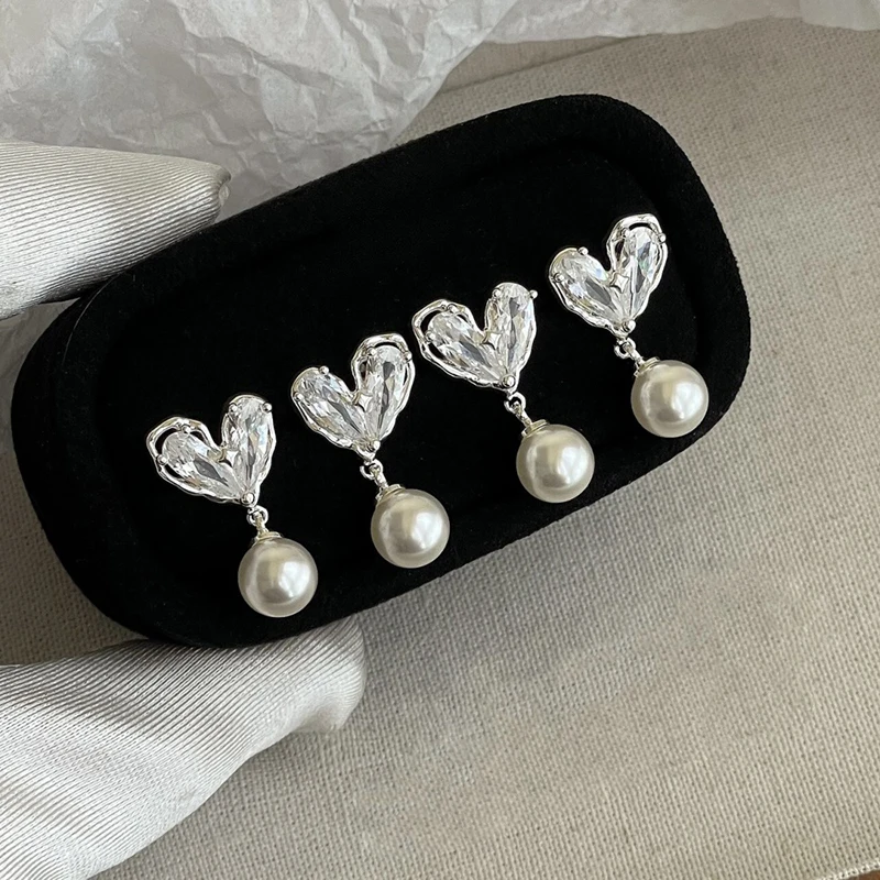 Huitan Elegante Herz-Ohrhänger für Frauen, romantische, sanfte Hochzeits-Ohraccessoires, zarter, moderner, stilvoller Schmuck für die Hochzeit