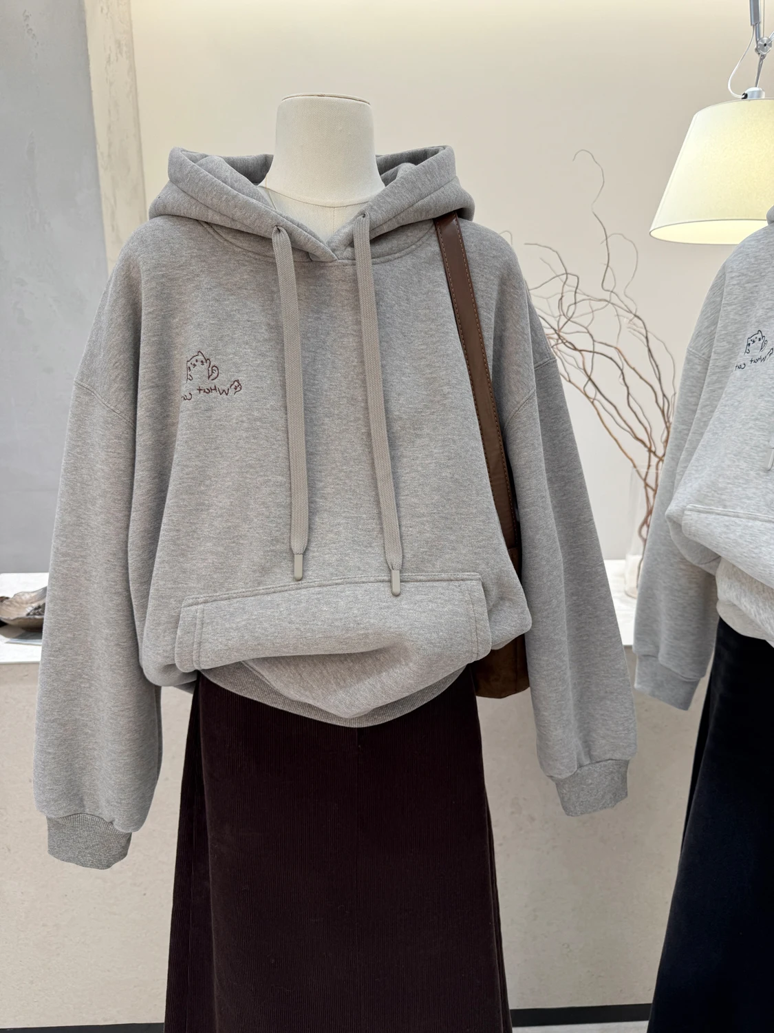 

Ретро-толстовка с капюшоном и шнурком, женская, весенне-осенняя, модная, свободного кроя, стройнящая, в корейском стиле, с длинными рукавами