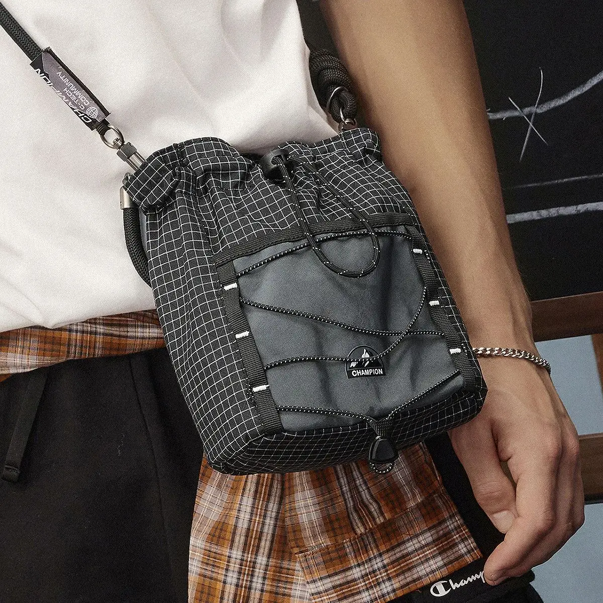 Crossbody bag 26 spring new women's light casual small bucket bag men's outdoor shoulder bag