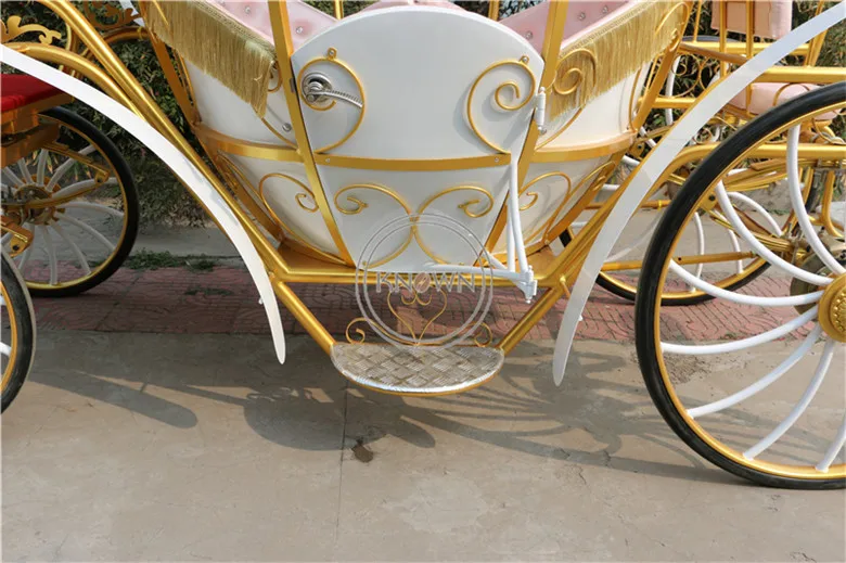 Classical Victoria Royal Horse Drawn Carriage Luxury Wedding Garden Style Two Wheel Led Light Horse Carriages