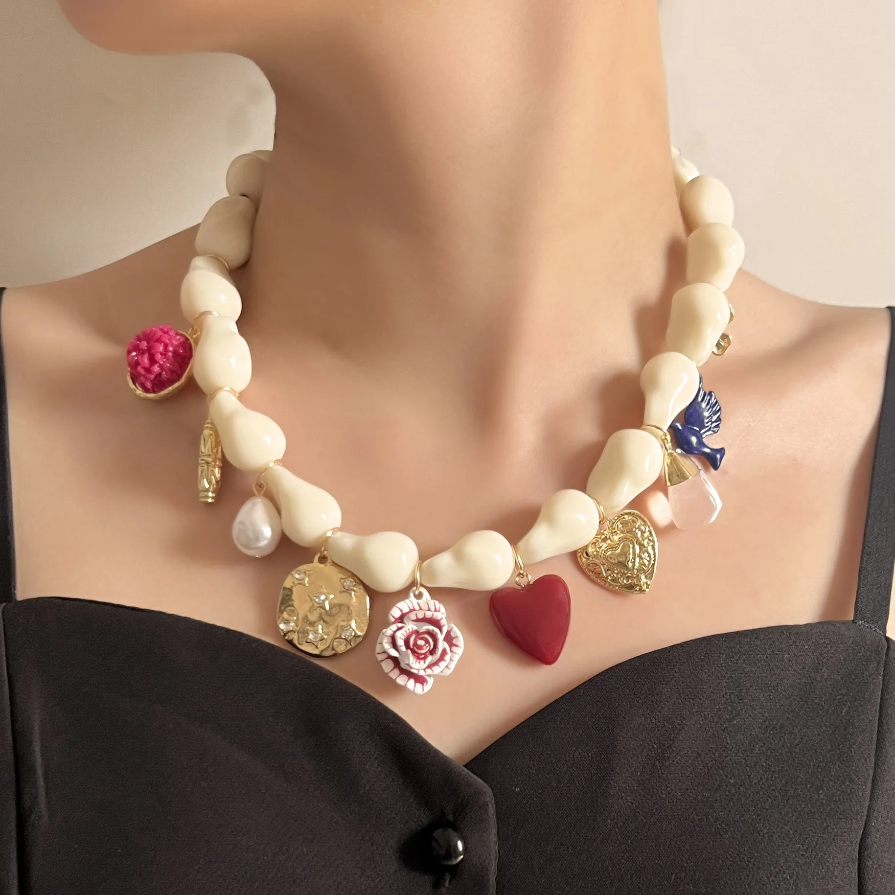 

Fashion Baroque Imitation Pearl Alloy Heart Insect Flower Choker Necklace