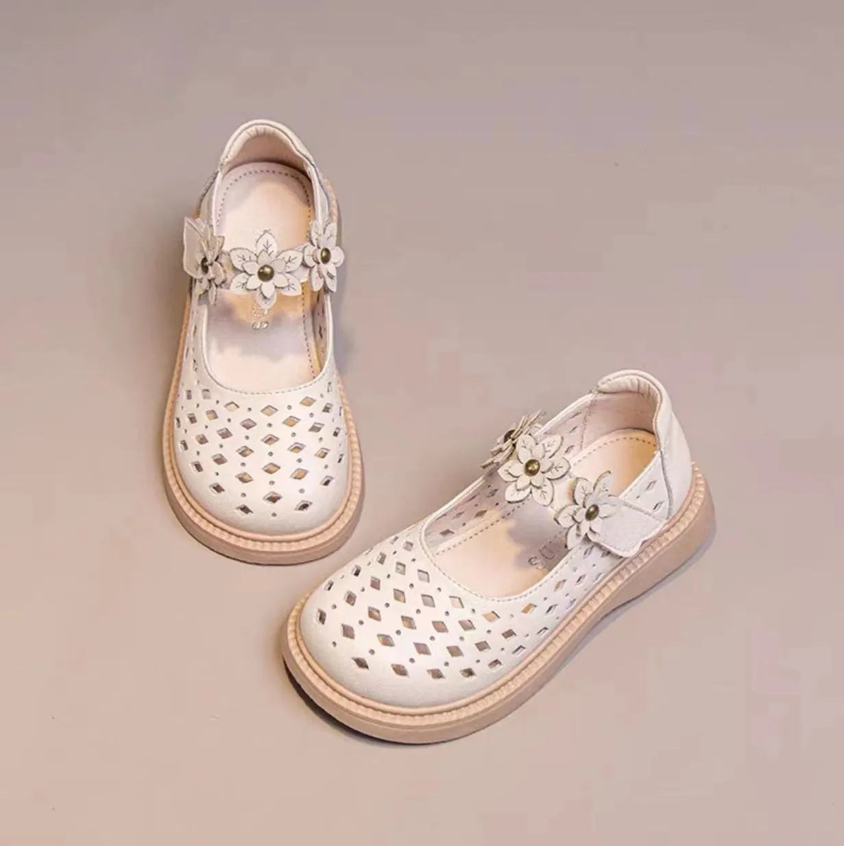 

Children Girls Shoe Genuine Leather Princess Shoe 23 New Spring Summer Baby Hollow Out Leather Shoes Kids Soft Sole Single Shoes