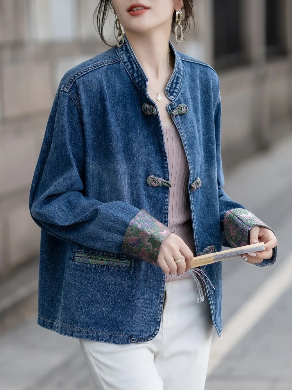 

Новый китайский джинсовый джинсовый тюнер с цветочной вышивкой, женский весенне-осенний топ High End Feeling Top Mom High Faion Commute Sle Lo...