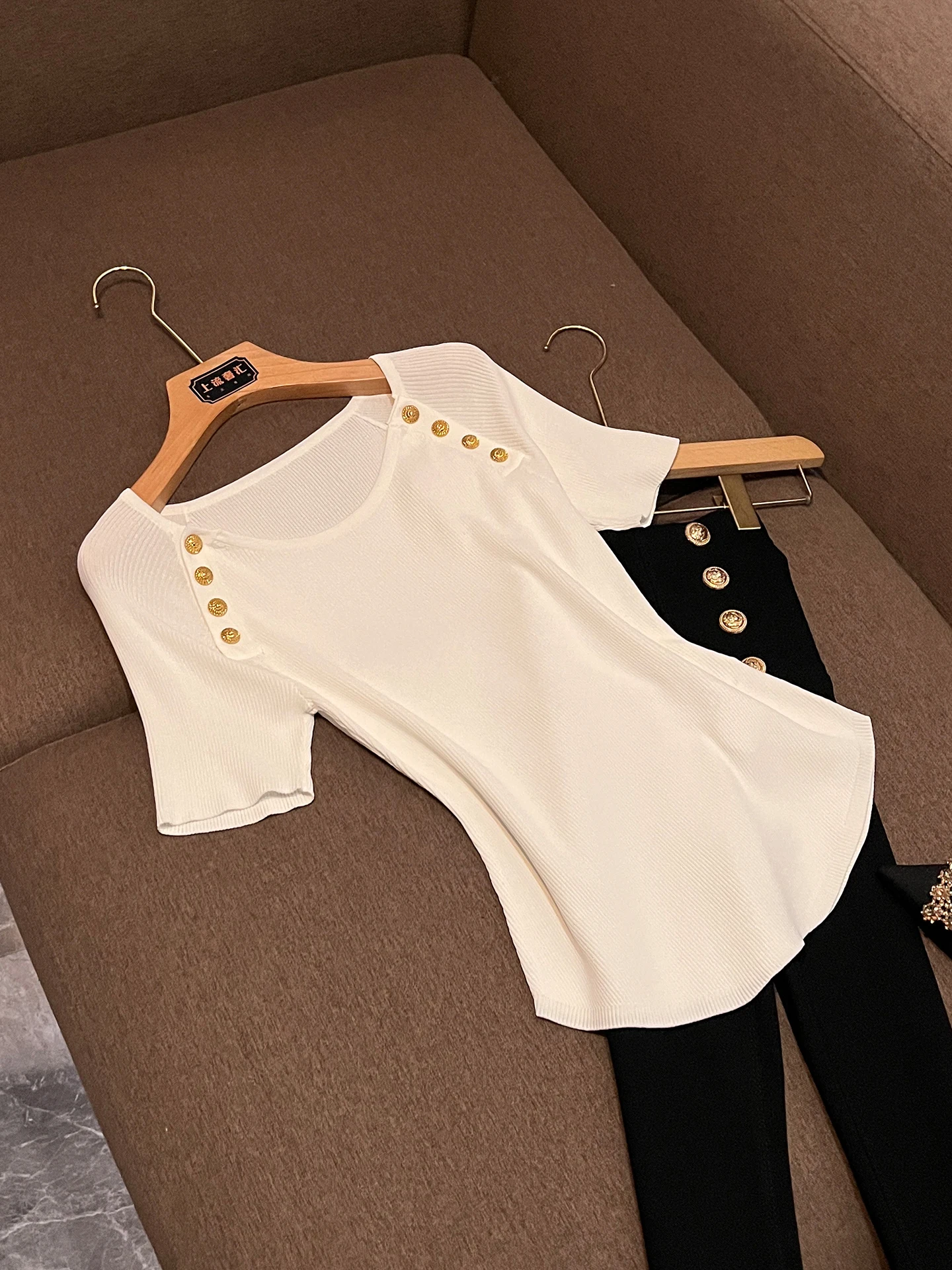 

2026 New Design Metal Buckle Knitted Short Sleeve Women's Versatile Waist-Cinching Slimming FP286 French Style Polyester Blend
