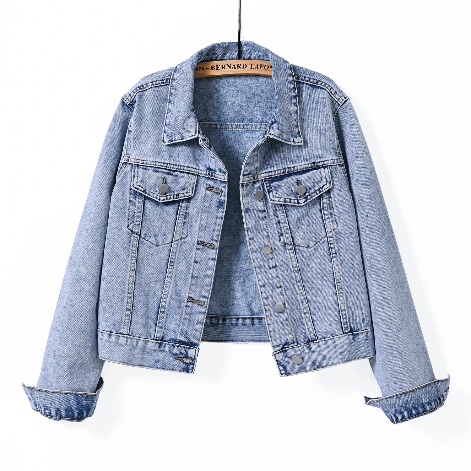 Spring Women’s Denim Jacket Single-breasted Short Jean Coat Chest Flap Pocket Jacket Slim Retro Ladies Denim Jackets Outerwear