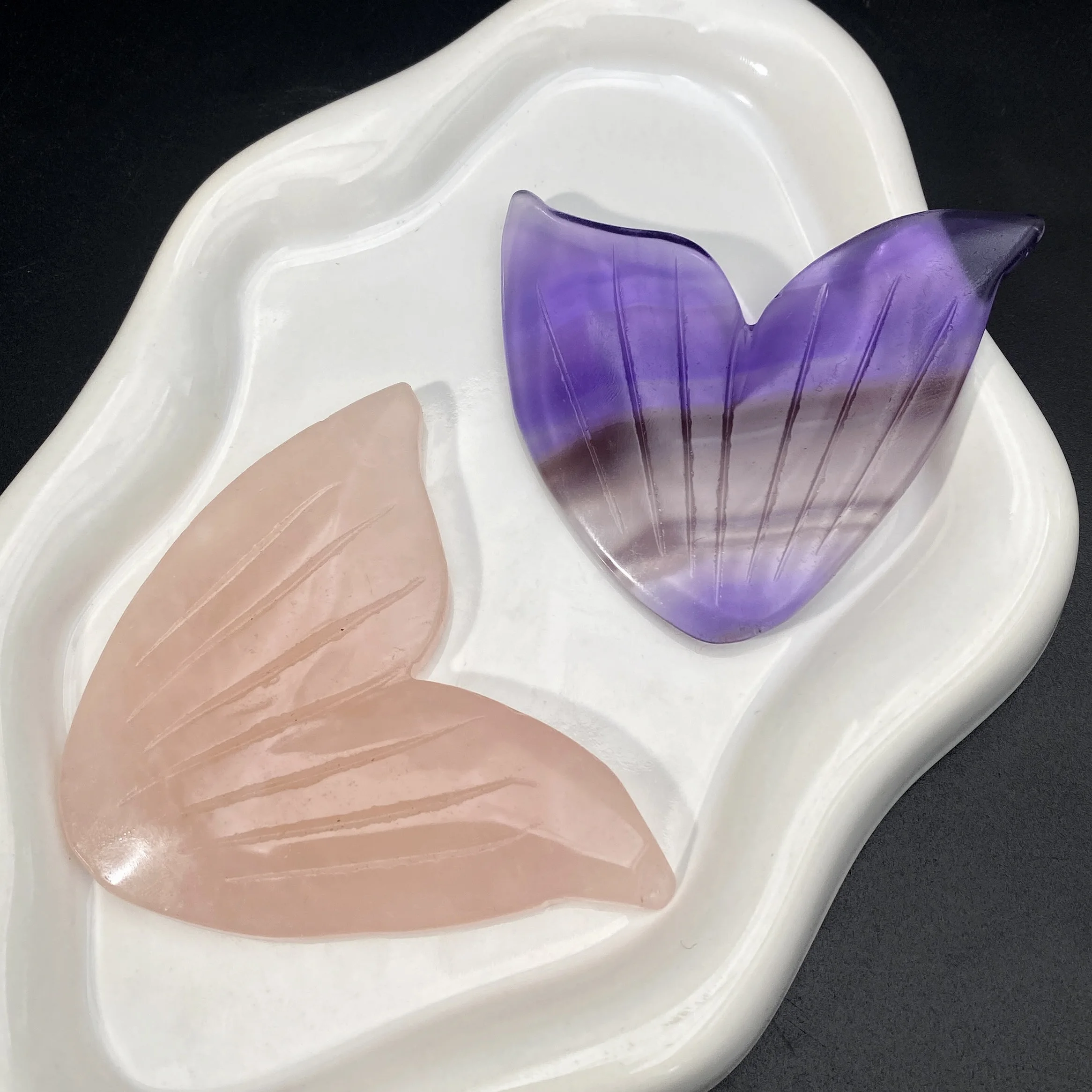 1PC Beautiful Natural Rose Quartz, Fluorite Fishtail Carving,Plam Stone,DIY,Perfect Home Office Desktop Decoration,Great Gift