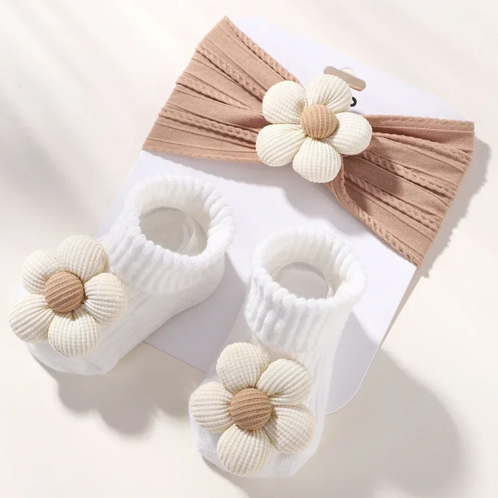 2 Stück Baby Blume Stirnband Socken Set weiches Nylon Haarband für Säuglings mädchen elastische Blumen Turban kurze Socke Neugeborene Kopf bedeckung