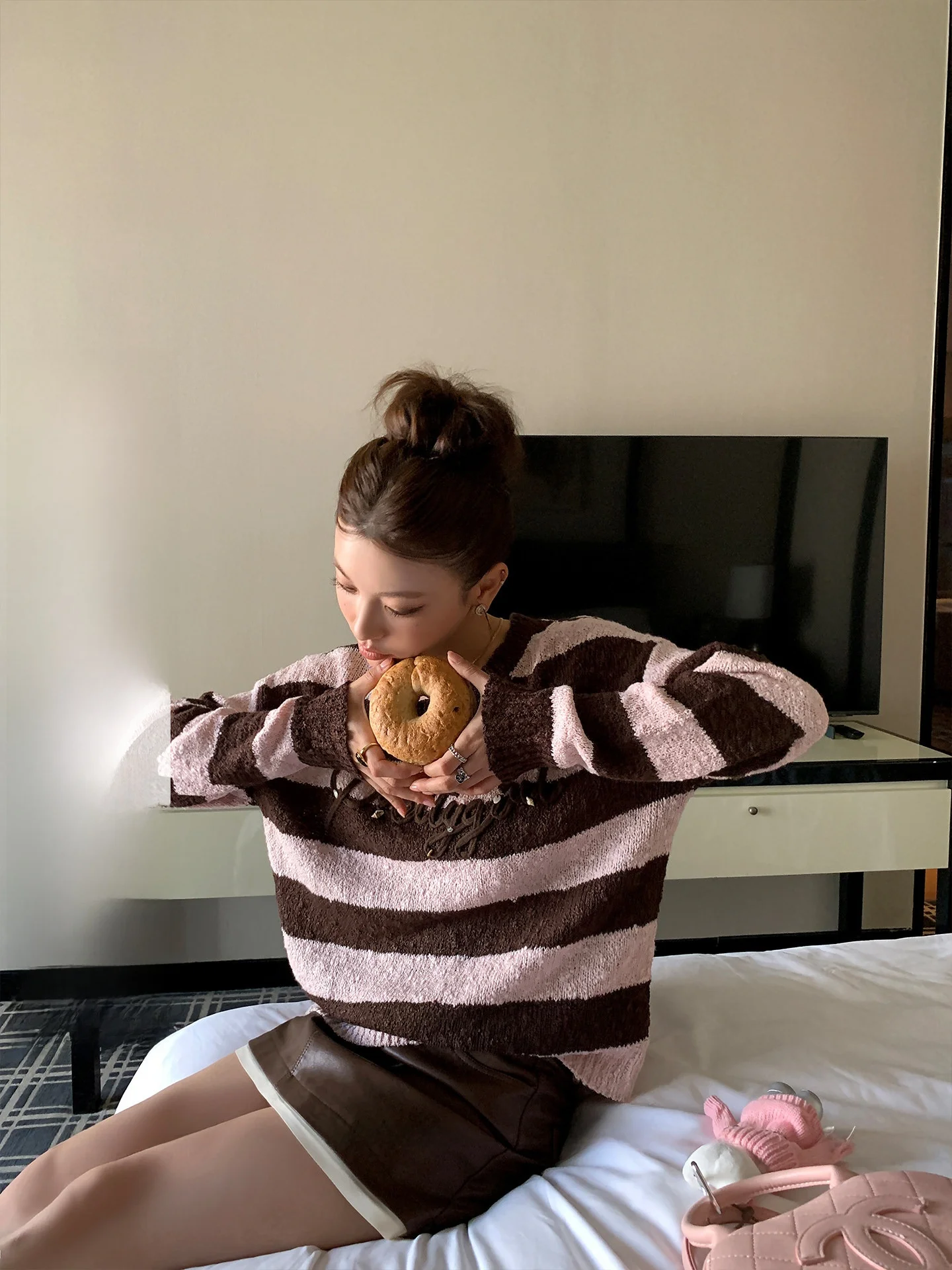 

LIONE Loose Fit Color Blo Striped Letter Knit Sweater Women's Casual Long Sve Overhead Knitted Top Polyester Fiber