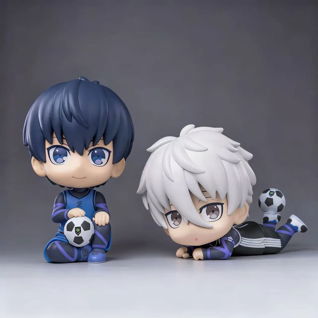 Anime lindo Nagi Yisagi Isagi Yoichi figura de acción sentada muñeca de PVC modelo de mesa periférico de animé juguetes creativos regalos