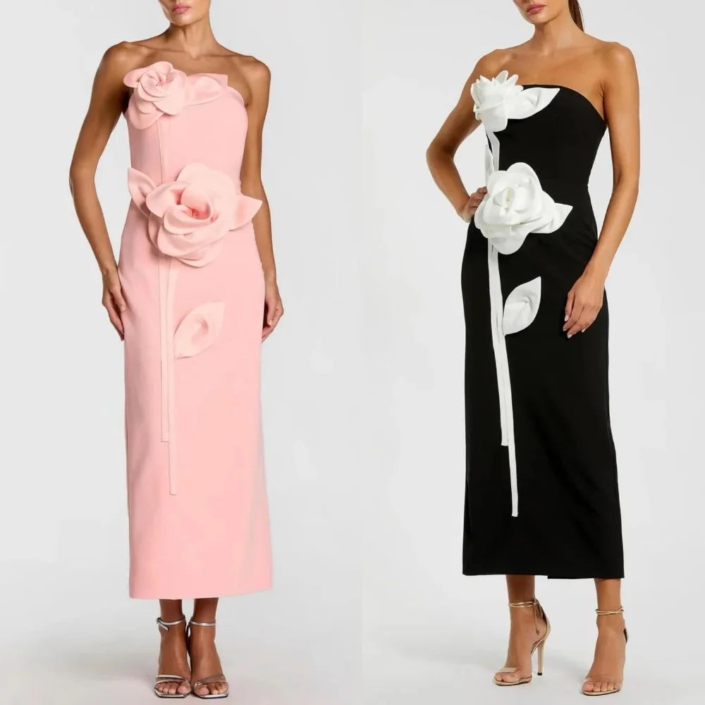 Maßgeschneiderte rosa, schlichte, exquisite Jersey-Plissee-Abendkleider mit handgefertigten Blumen, gerade geschnitten, trägerlos, knöchellang, hohe Qualität