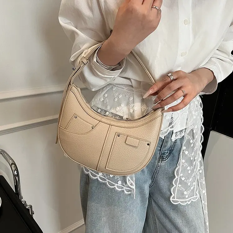 

2026 New French Retro Niche Design Crescent Bag Underarm Bag Versatile Simple Casual Commuting Shoulder Crescent Bag