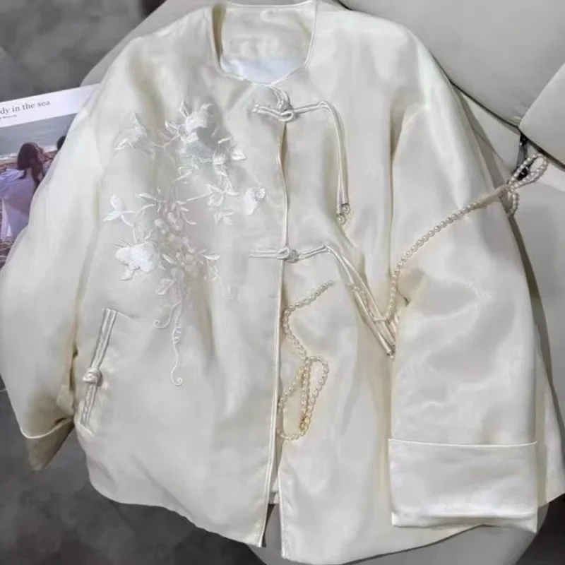

Женская куртка с вышивкой белых цветов в китайском стиле, новинка 2023 года, осеннее хлопковое пальто с лягушкой на пуговицах, элитная женская верхняя одежда с длинными рукавами