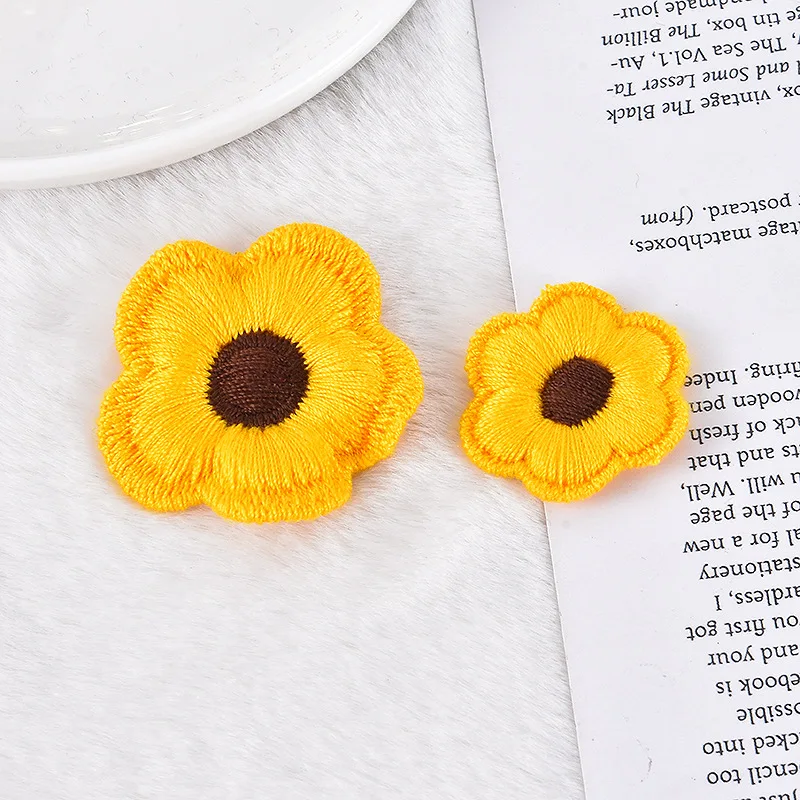 Pequeno Vermelho Amarelo Malha Flower Patch, DIY Hairpin Broche, 3D Flower Cloth Adesivos para Vestuário Sapatos Saco, Acessórios por atacado, 15Pcs