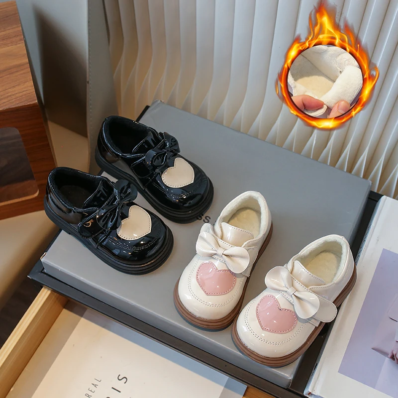 

Детские оксфорды с бантом в форме сердца, осенне-зимняя обувь из мягкой кожи для маленьких девочек, вечерние школьные повседневные туфли для девочек внутри, утепленный плюш