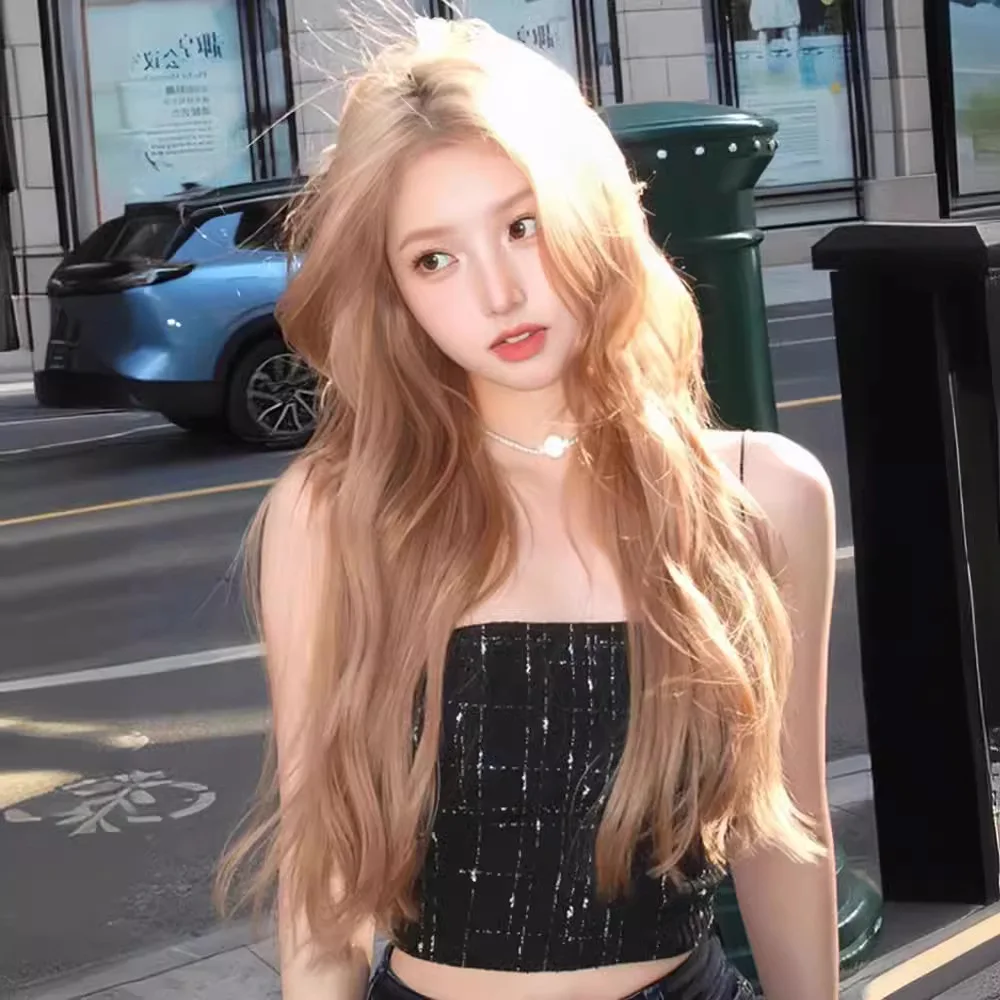 

Women's Long Body Wave Wig with Middle Part Honey Blonde Heat Resistant Synthetic Hair for Daily Wear