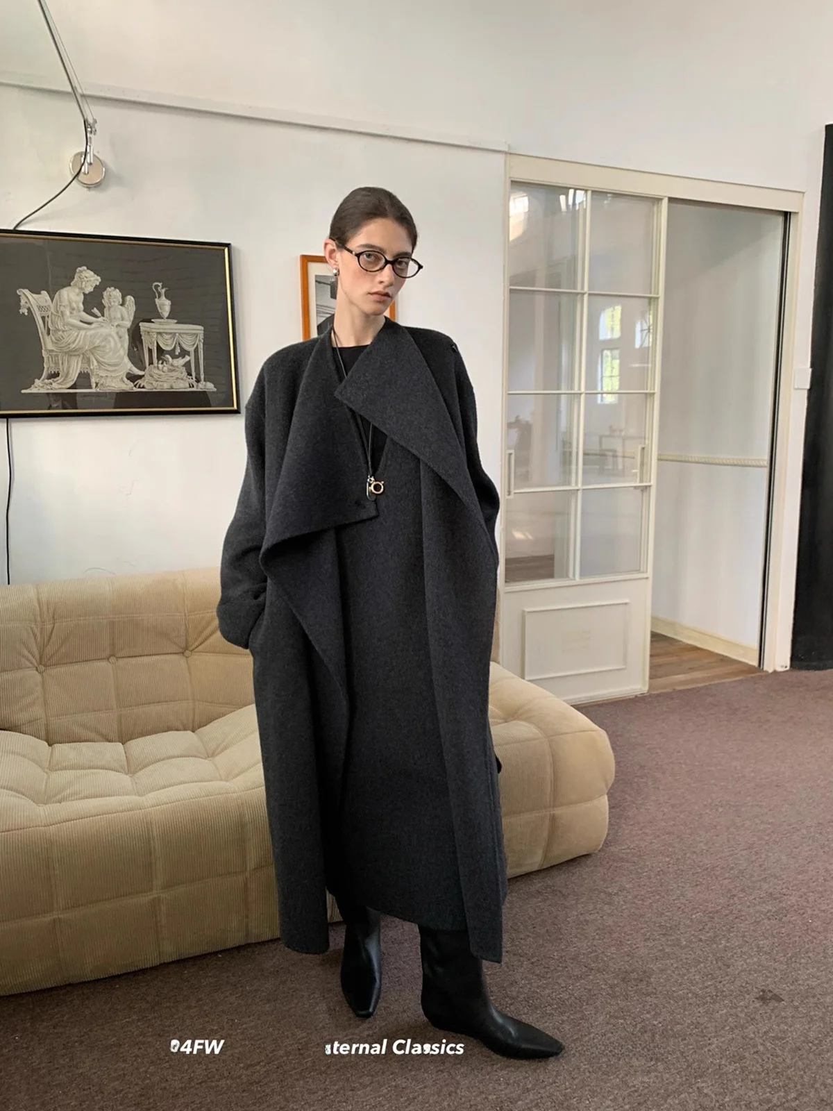 

Комплект из жилета и пальто Taco Studios ручной работы с асимметричным вырезом на плечах, пуговицами из оленьего рога, из смесовой шерсти, для повседневной носки, простой и элегантный