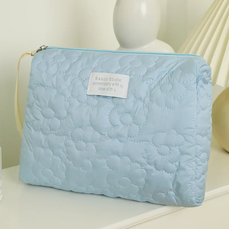 Cream Colored Quilted Cloud Makeup Bag, High Beauty Girl Heart Joins Hands to Take Makeup Storage, Wash Bag, Large Capacity