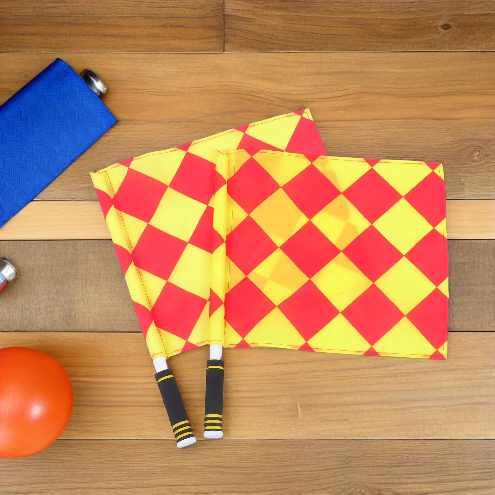 

2Pcs Referee Signal Flags Sponge Handle Durable Football Soccer Volleyball Competition Track Sports Equipment Match Waving Flag