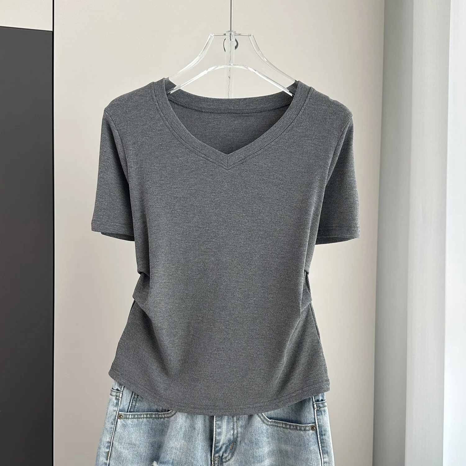 

V-neck Loose Short-sleeved T-shirt Women's Summer 2025 New Shirt Top