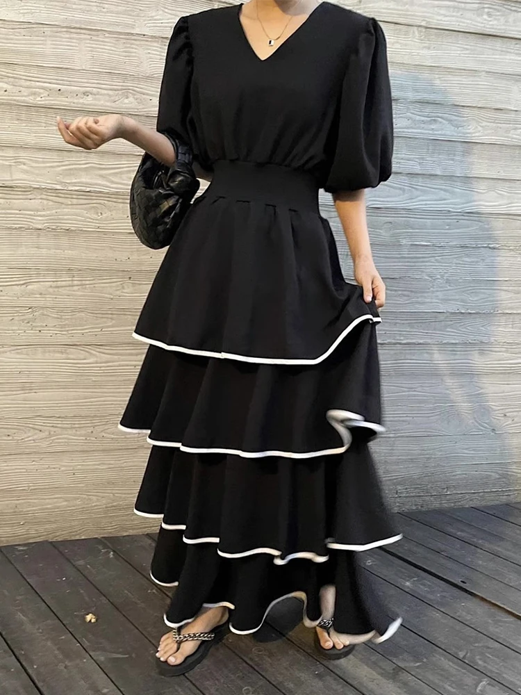 

SuperAen 2024 Korean Chic Spring New Vintage V-neck High Waist Contrast Edge Layer Cake Dress