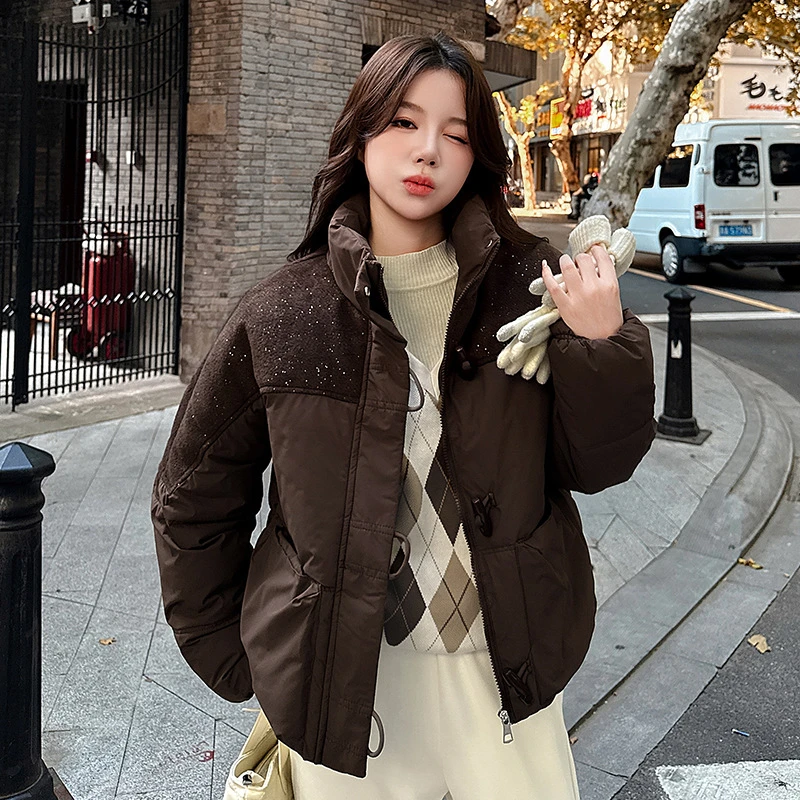 

Short Down Jacket Winter New Women's Horn Button Splicing Style Shoulder Glitter Stand Collar Retro Casual Cotton Jackets 2025