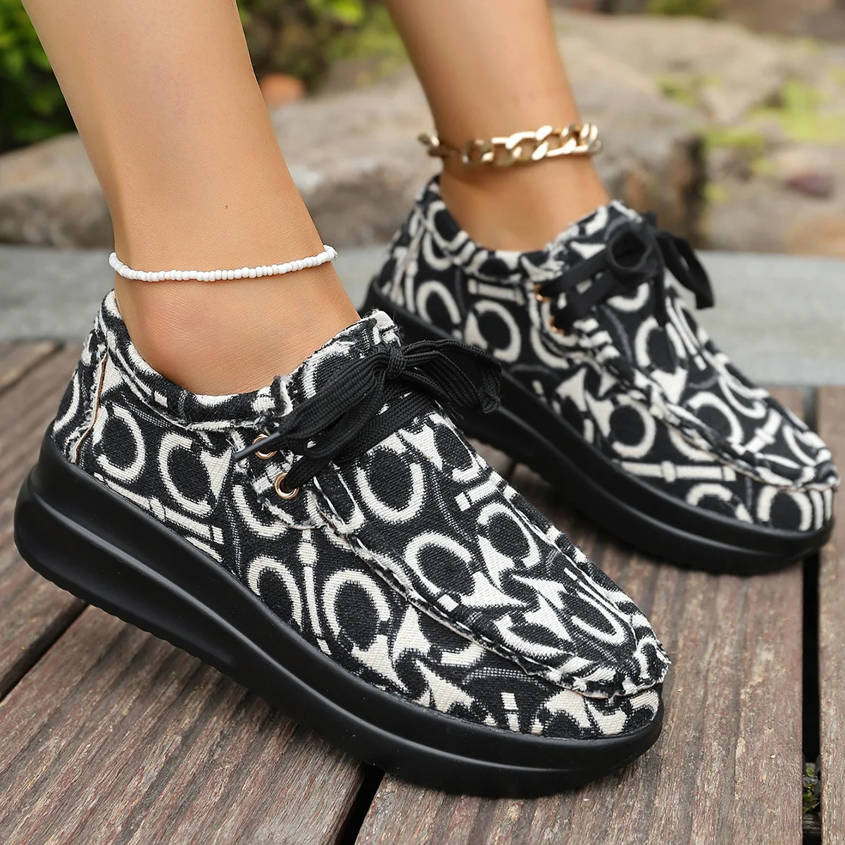 أحذية رياضية نسائية كاجوال مناسبة تمامًا للطلاب أحذية رياضية للربيع والخريف قابلة للتنفس أحذية رياضية مريحة بمقدمة مستديرة سهلة الارتداء للنساء