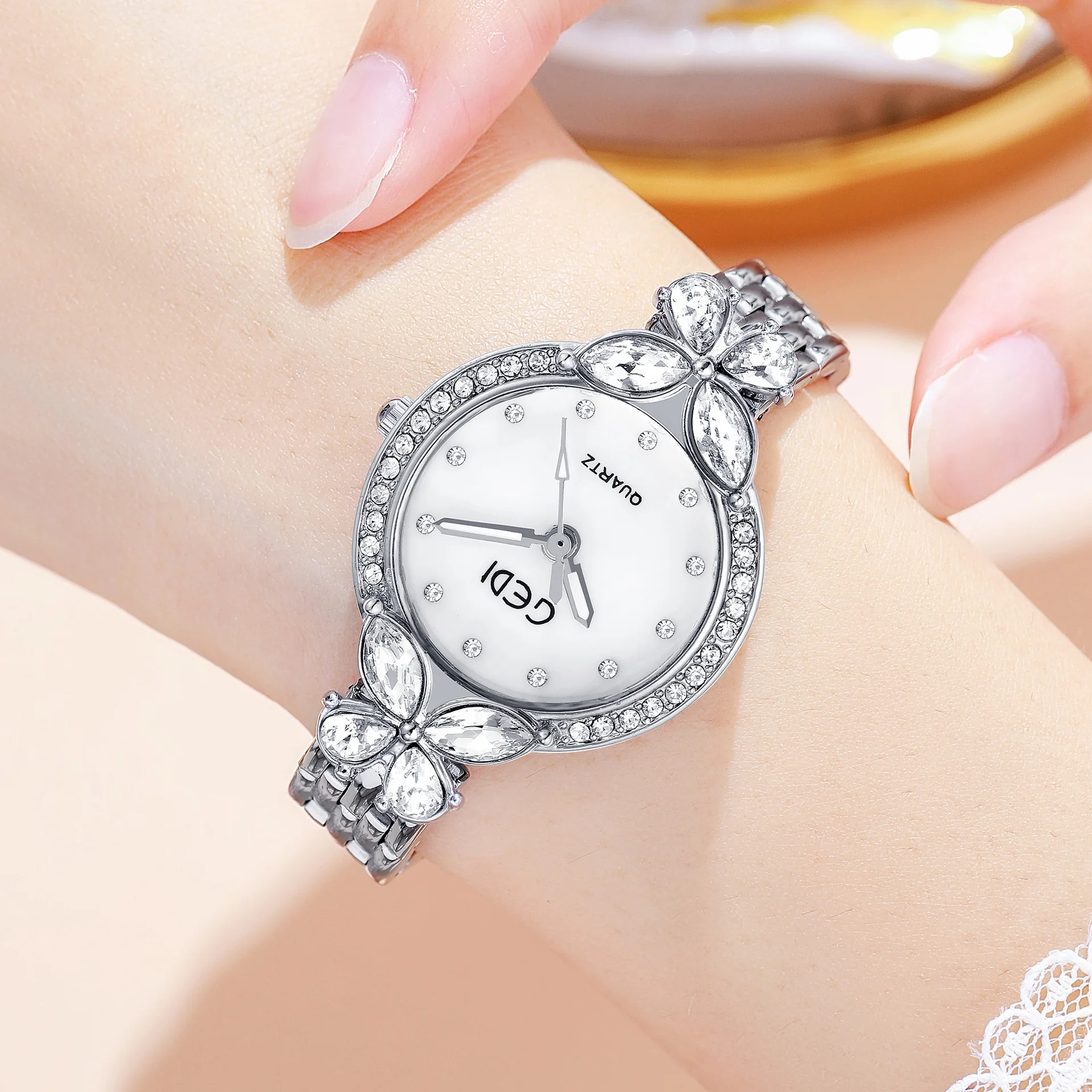 Gedi cross-border creative petal shaped luxury rhinestone alloy steel strip quartz watch