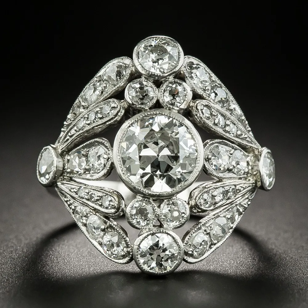 

Kaivy Classic Edward Cluster Set Zircon Ring Exaggerated Banquet Engagement Ring Closed Ring Faionable Jewelry for Women