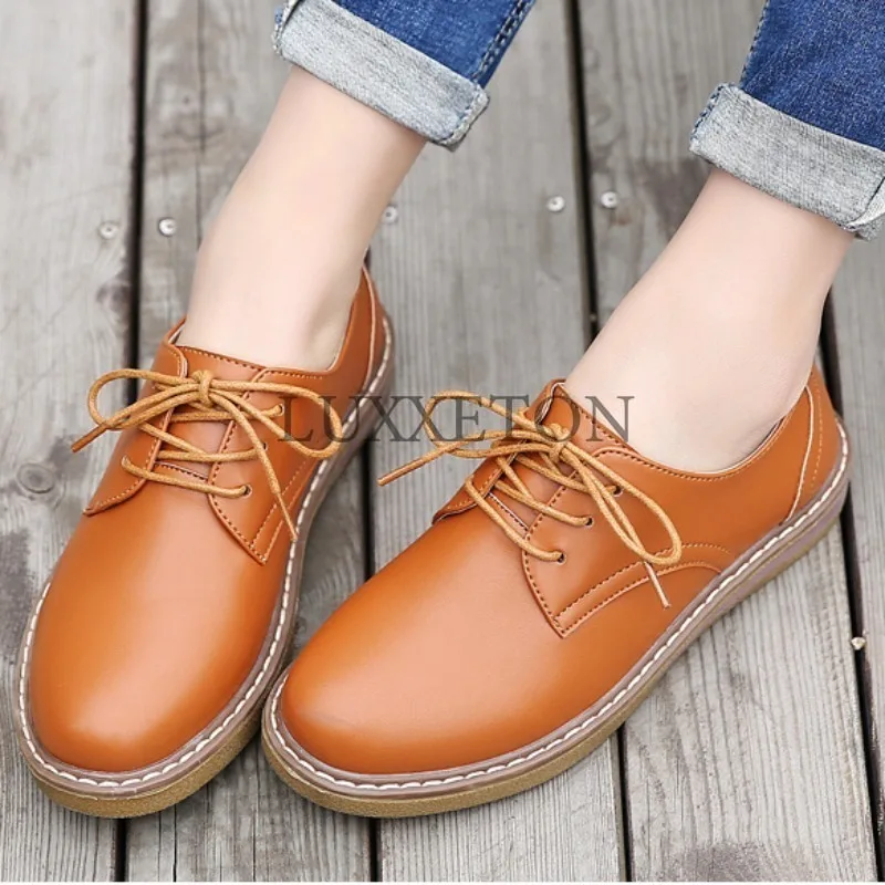 Round Toed Flat Bottomed Women Small Leather Shoes with Cross Straps and Stitching for Breathability Comfort and Versatility