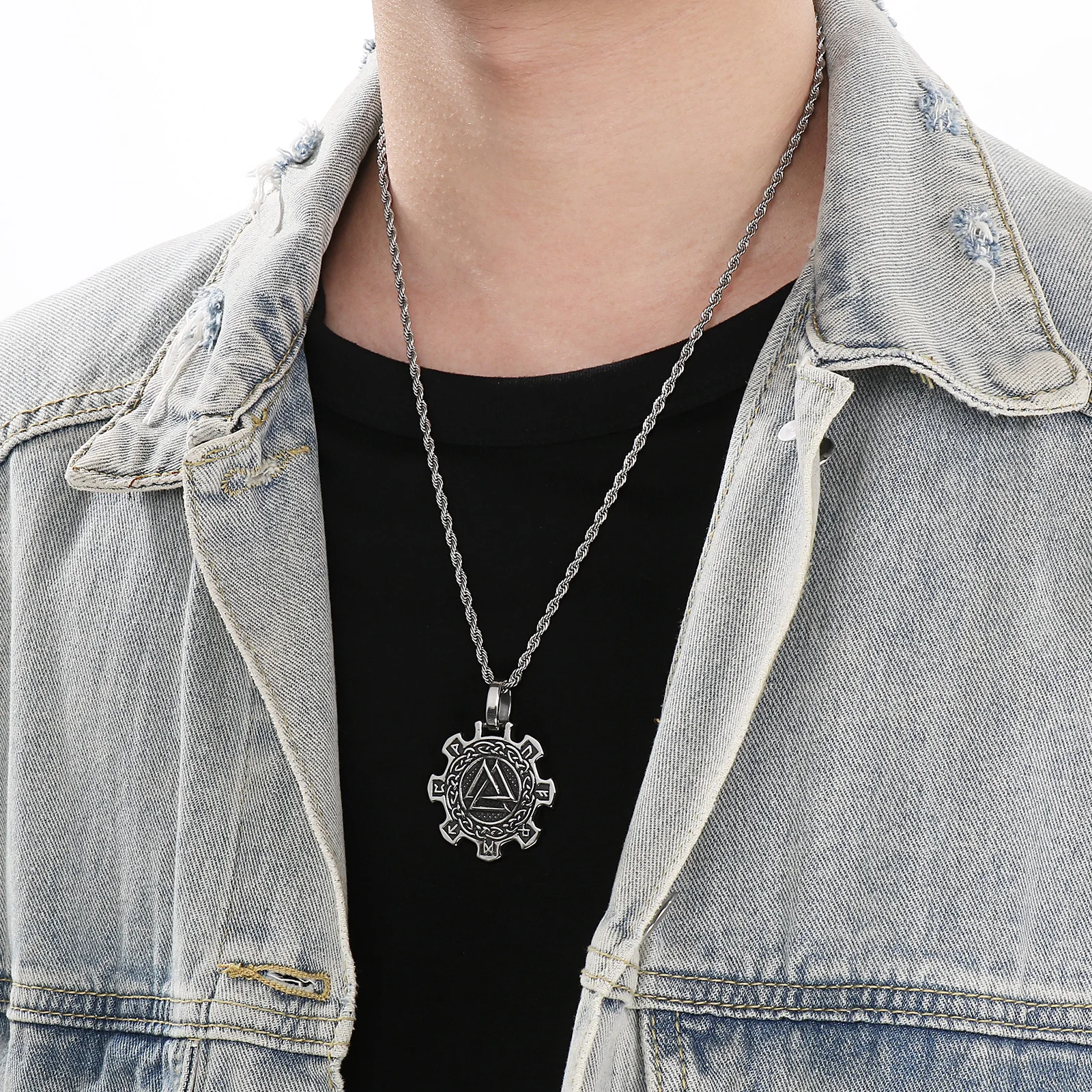 Fongten Traditional Patterned Circular Pendant Necklace Rock Roll Men's Sword Fashion Jewelry Exhibition Party Gifts
