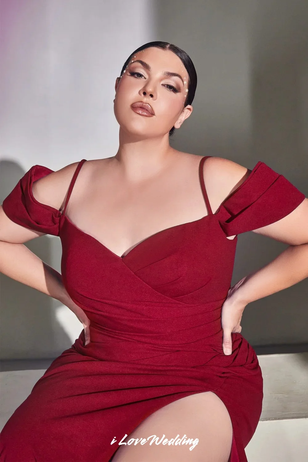 

Red Off the Shoulder Bridesmaid Dresses 2025 Satin V-Neck Spaghetti-Strap Pleated Mermaid Split Wedding Guest Dress Customized