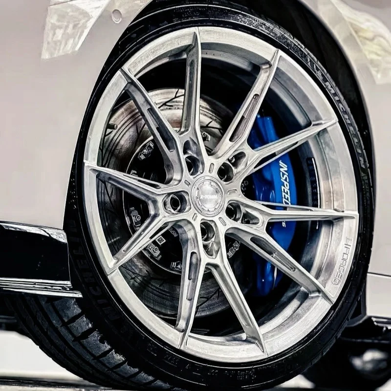 

Изготовленный на заказ обод вогнутых колес 17-22 дюйма 5x108-5x120 кованый алюминиевый сплав с золотой отделкой