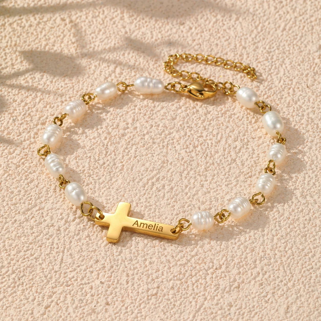 pulseira-cruz-com-perolas-e-nome-gravado-banhada-a-ouro-18k-aco-inoxidavel-joia-crista-presente-para-ela-mae