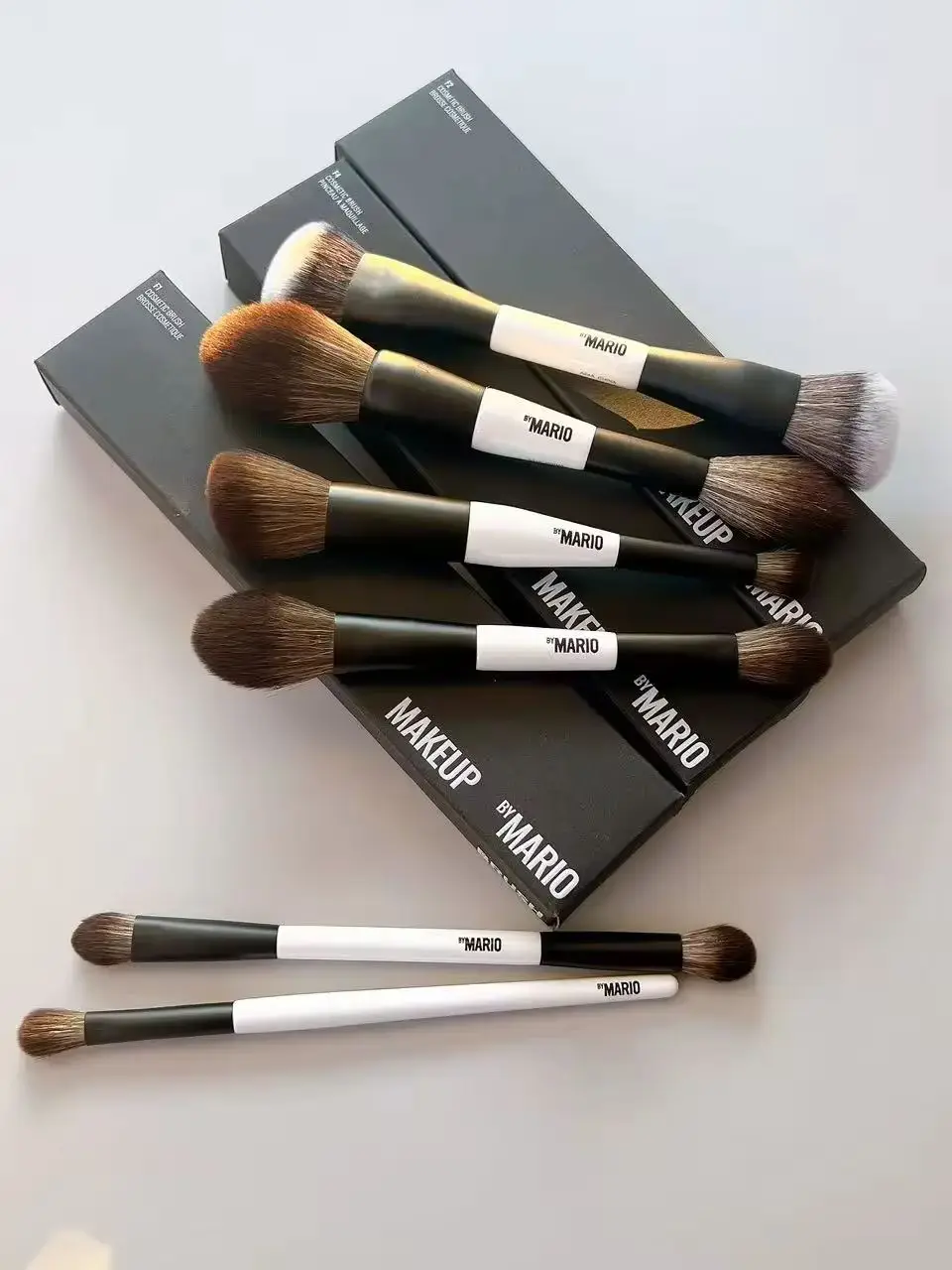 F4 All Mario Dual-Ended Foundation Face Brush Doppelseitiger Pinsel für Puder, Rouge, Konturierung und weiche Faser-Lidschatten- und Concealer-Make-up-Pinsel.