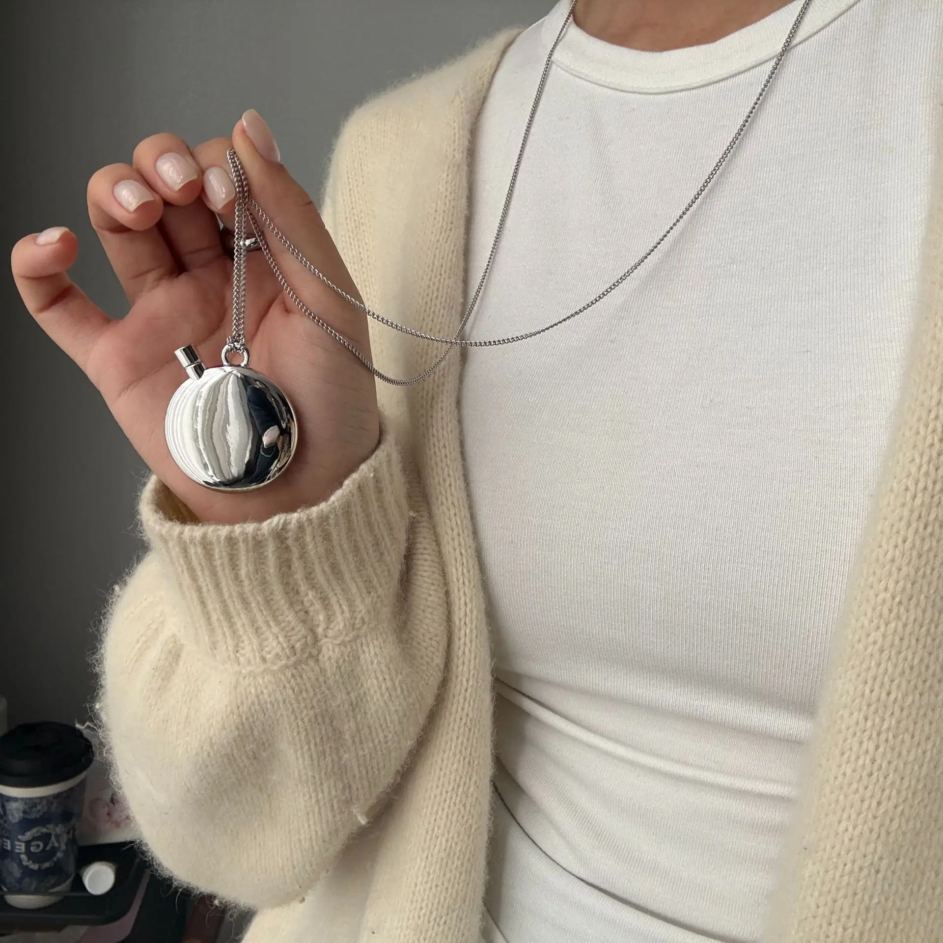 Metal Large Bottle Pendant Long Necklace for Women Adjustable Black Rope Sweater Chain Simple Girls Fashion Accessory New