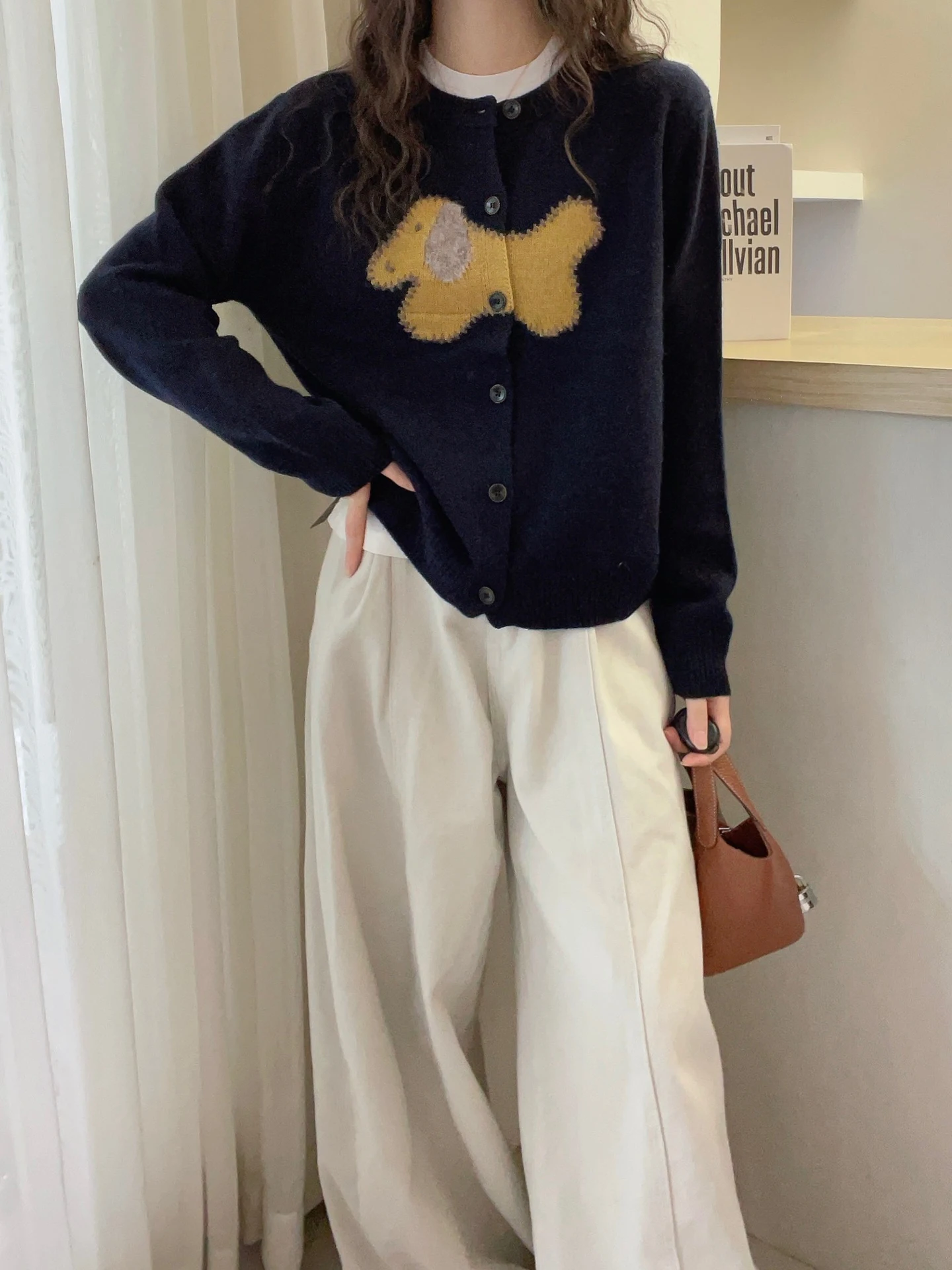 Suéter de punto largo informal con diseño de un solo botón y patrón de perro de dibujos animados en Camere, Top coreano suave de invierno