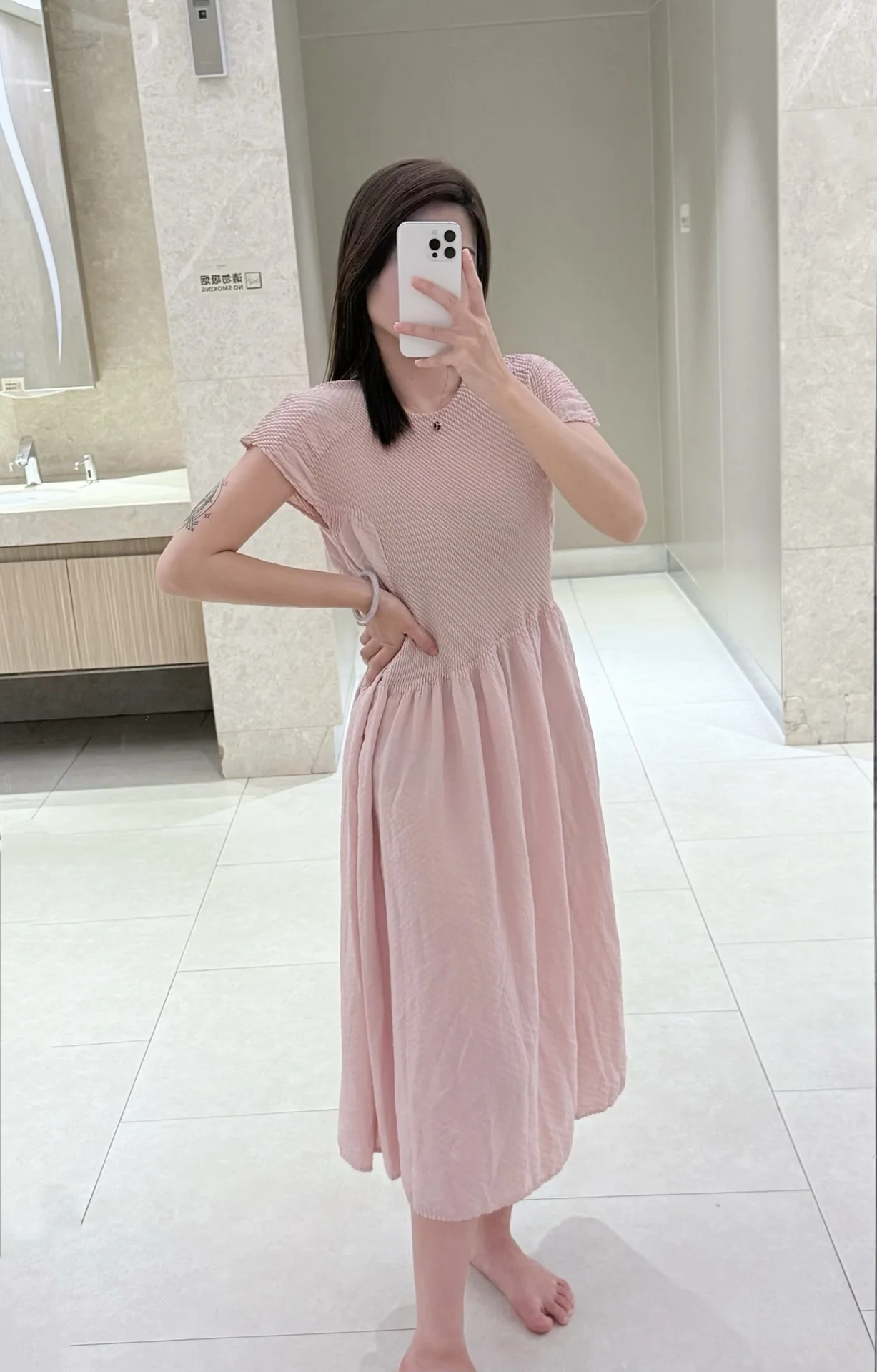 Miyake Elegantes Schwarzes Kurzarm-Maxikleid, Locker Sitzend Atmungsaktiv Knitterfrei Damen Alltags- und Wochenend-Brunch-Langes Kleid – Detail 2