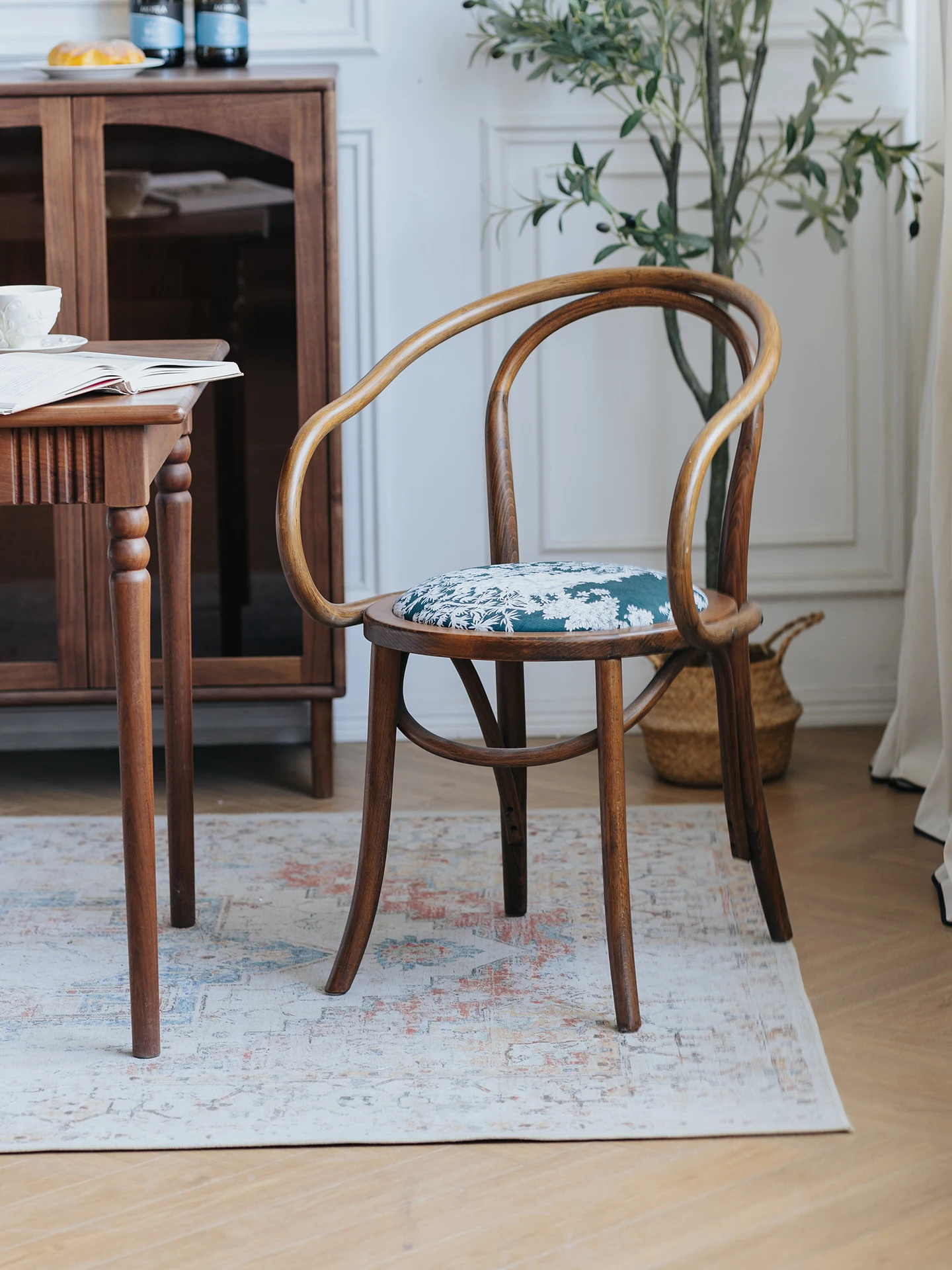 LMM Solid Wood Dining Chair Modern Simple Household Nordic Medieval Soft Bag Armchair