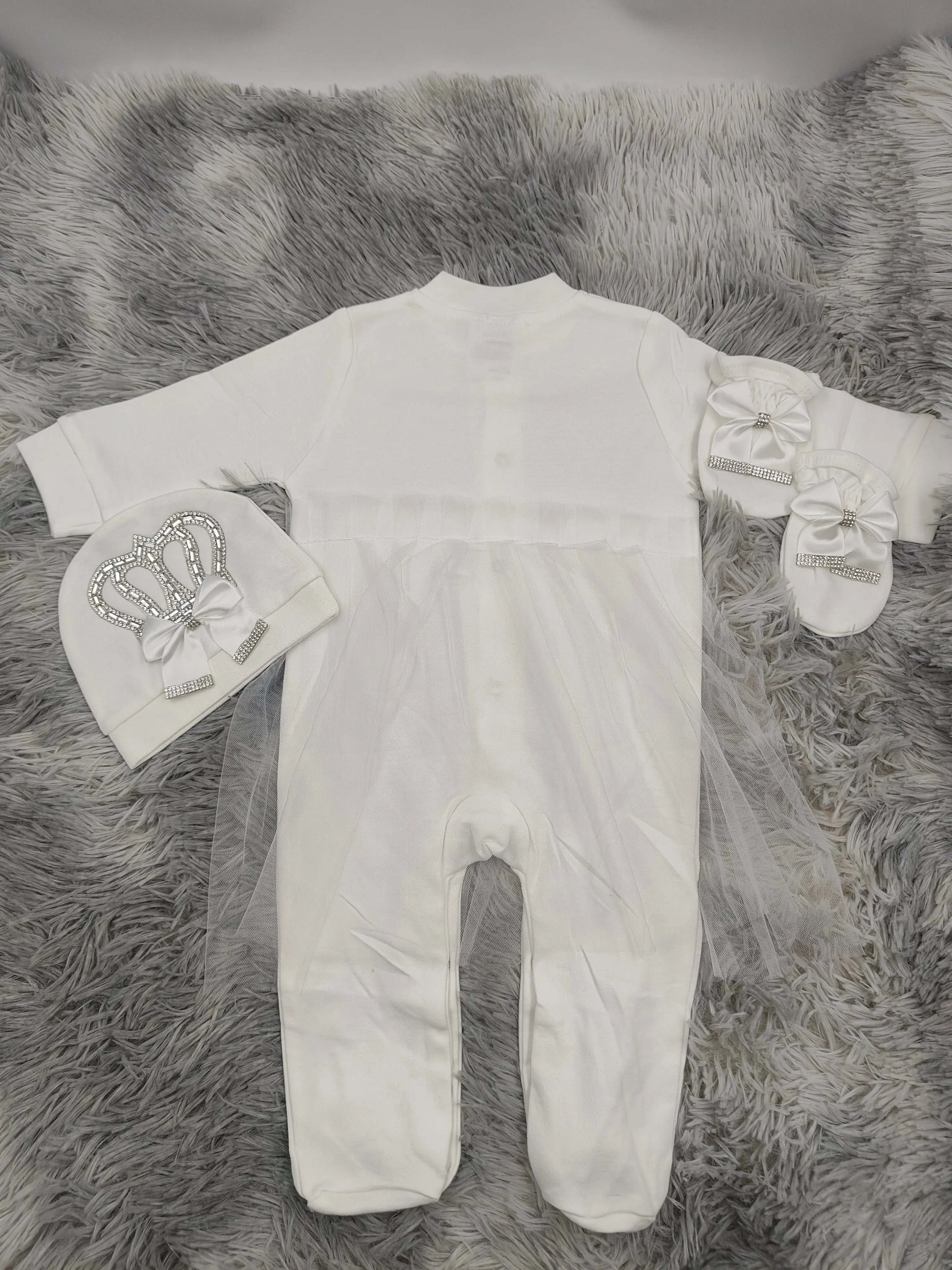 Dollbling White Crown & Bow 3-Piece Set For 0-3-Month Baby –  Customizable Name Bodysuit Pajamas Layette for Photo Holiday Gift