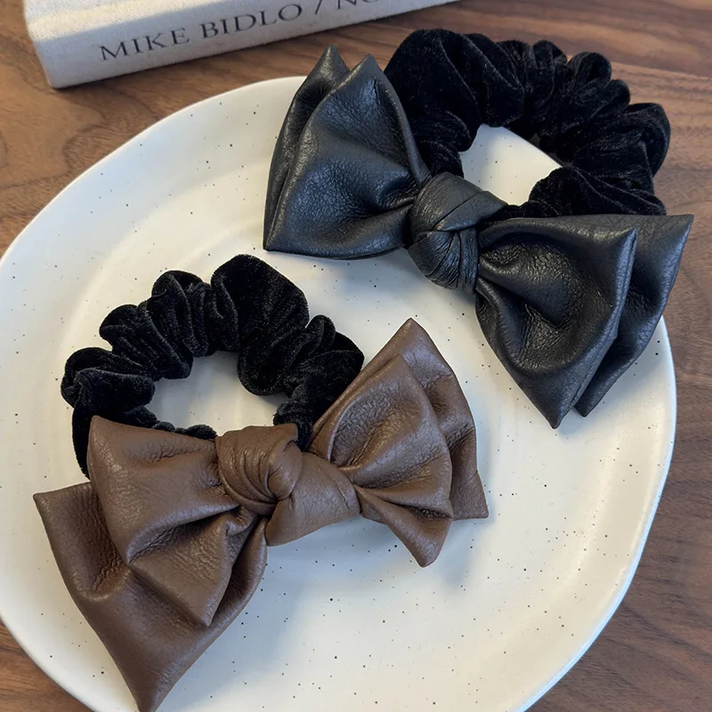 Doppellagiges Leder-Haargummi mit Schleife, hochwertiges breites Haarband, mit Leder überzogenes Haar, elastisches, hoch dehnbares Haar-Accessoire