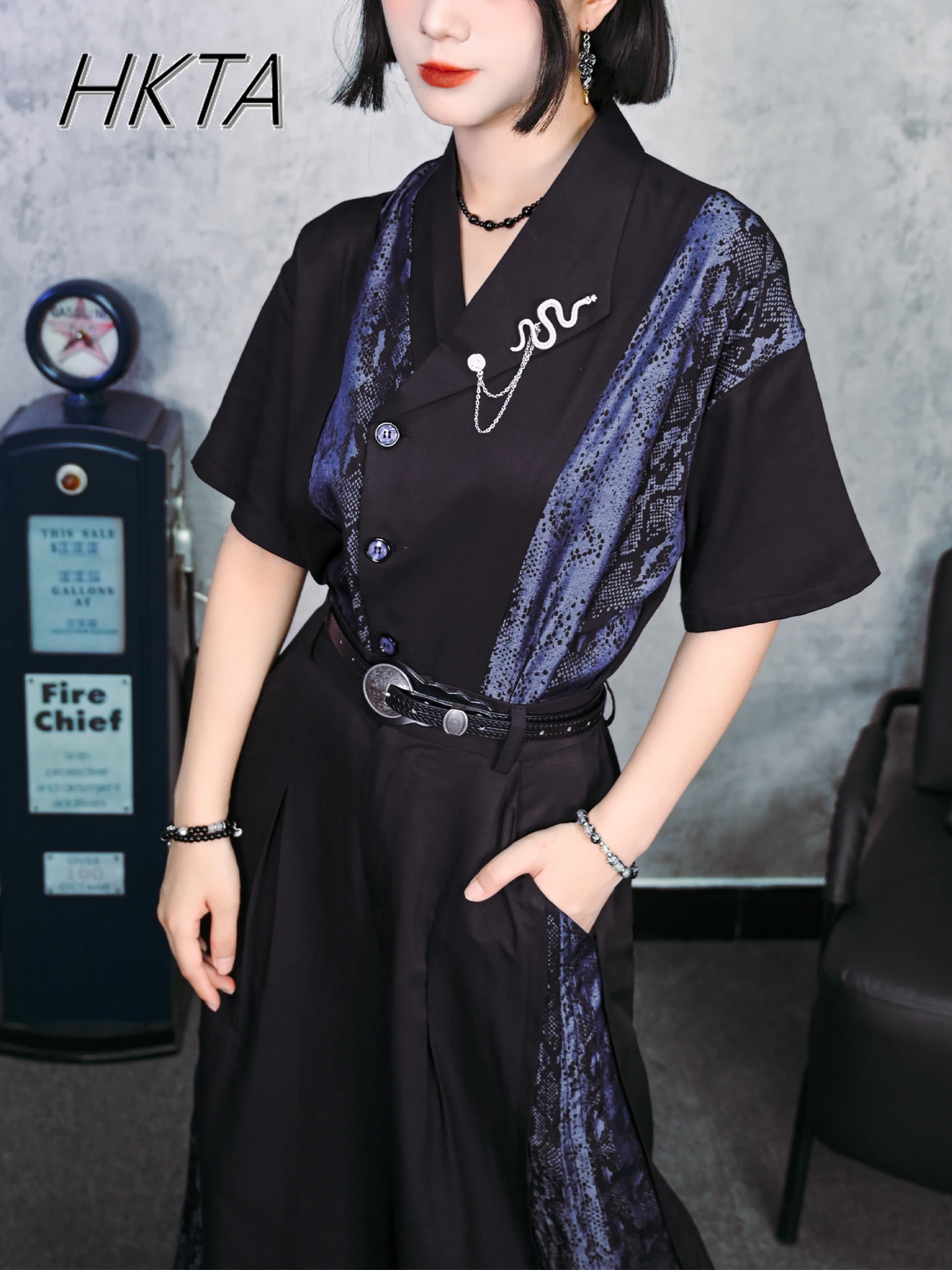 

Y2k Top Asymmetrical Splicing Printed Short Sleeved Black Shirt Women New Chinese Personality Shoulder Down Lapel Loose Blusas